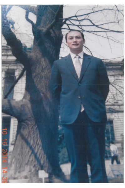 王默人（1974年3月，隨國會記者採訪團攝於東京博物館前）