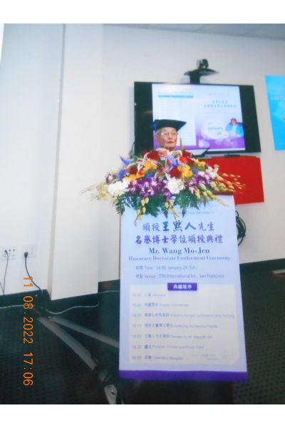 王默人（攝於2015年1月，國立清華大學名譽文學博士頒授典禮致謝辭）