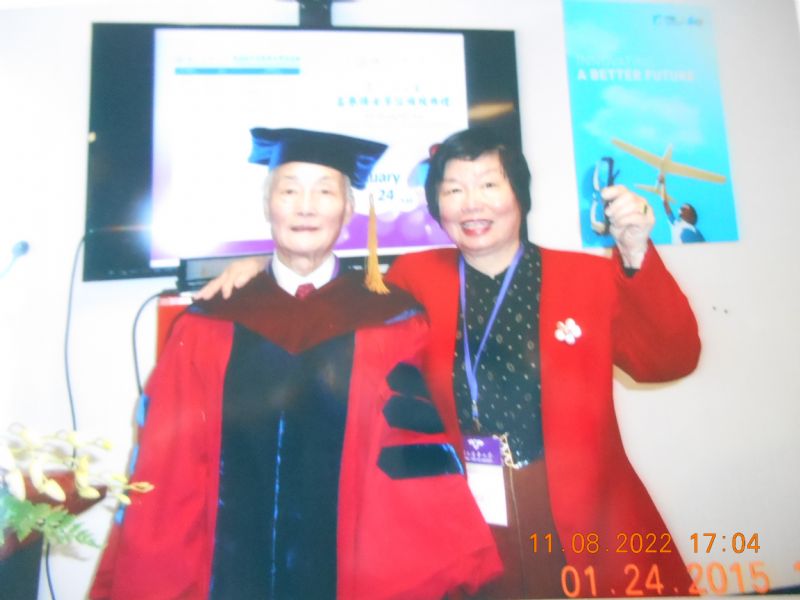 王默人（攝於2015年1月，國立清華大學名譽文學博士頒授典禮）